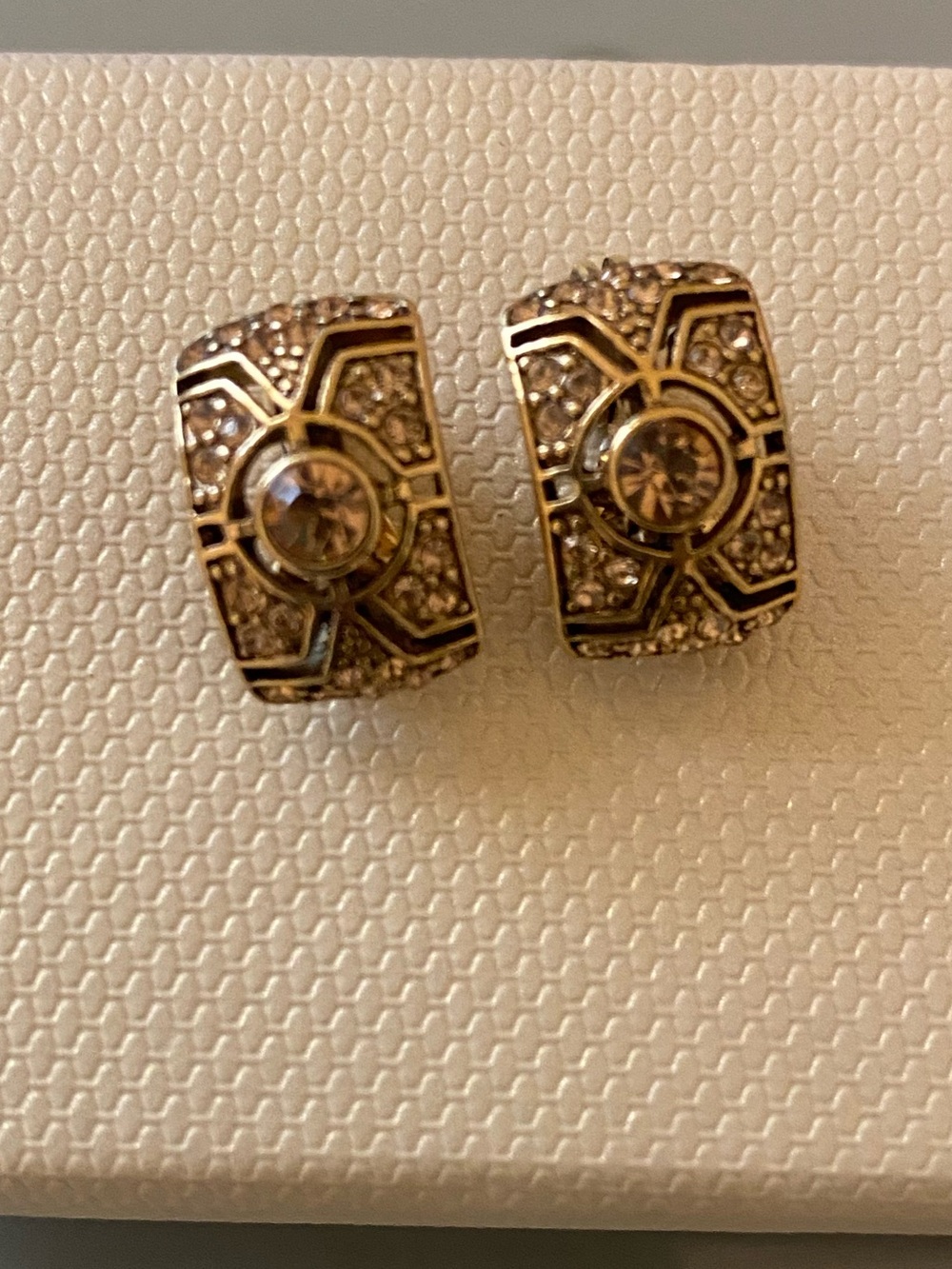 Monet Vintage Black & Gold Clip On Earrings - Picture 2 of 4